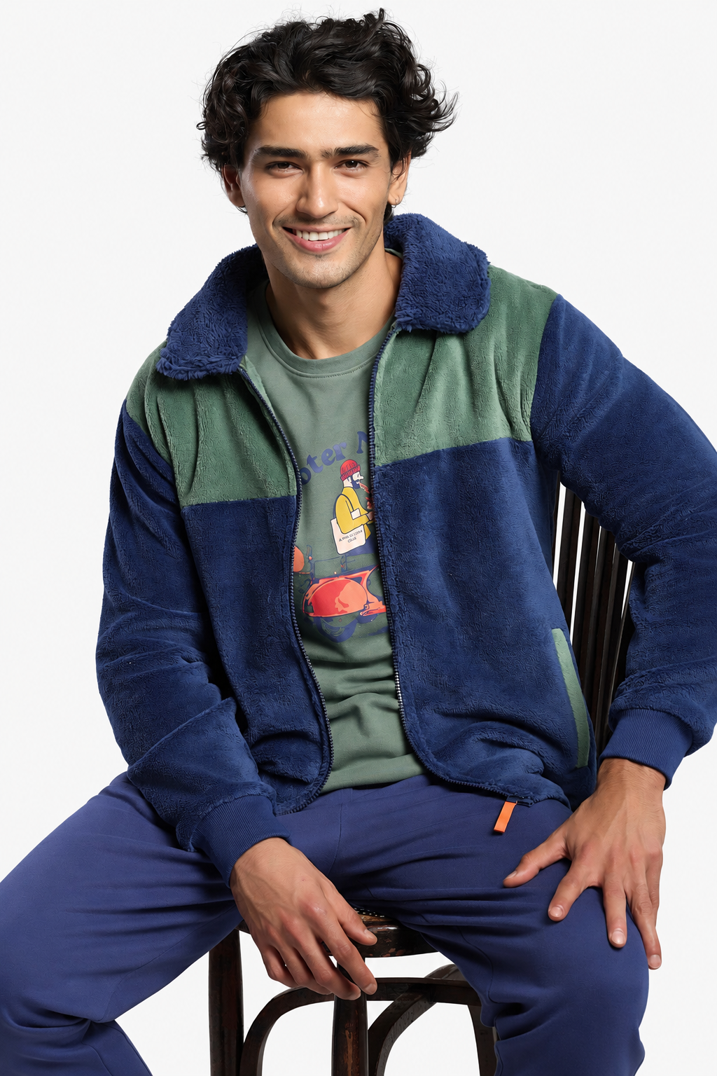 Men's short two-tone sherpa and coral fleece robe with zip fastening