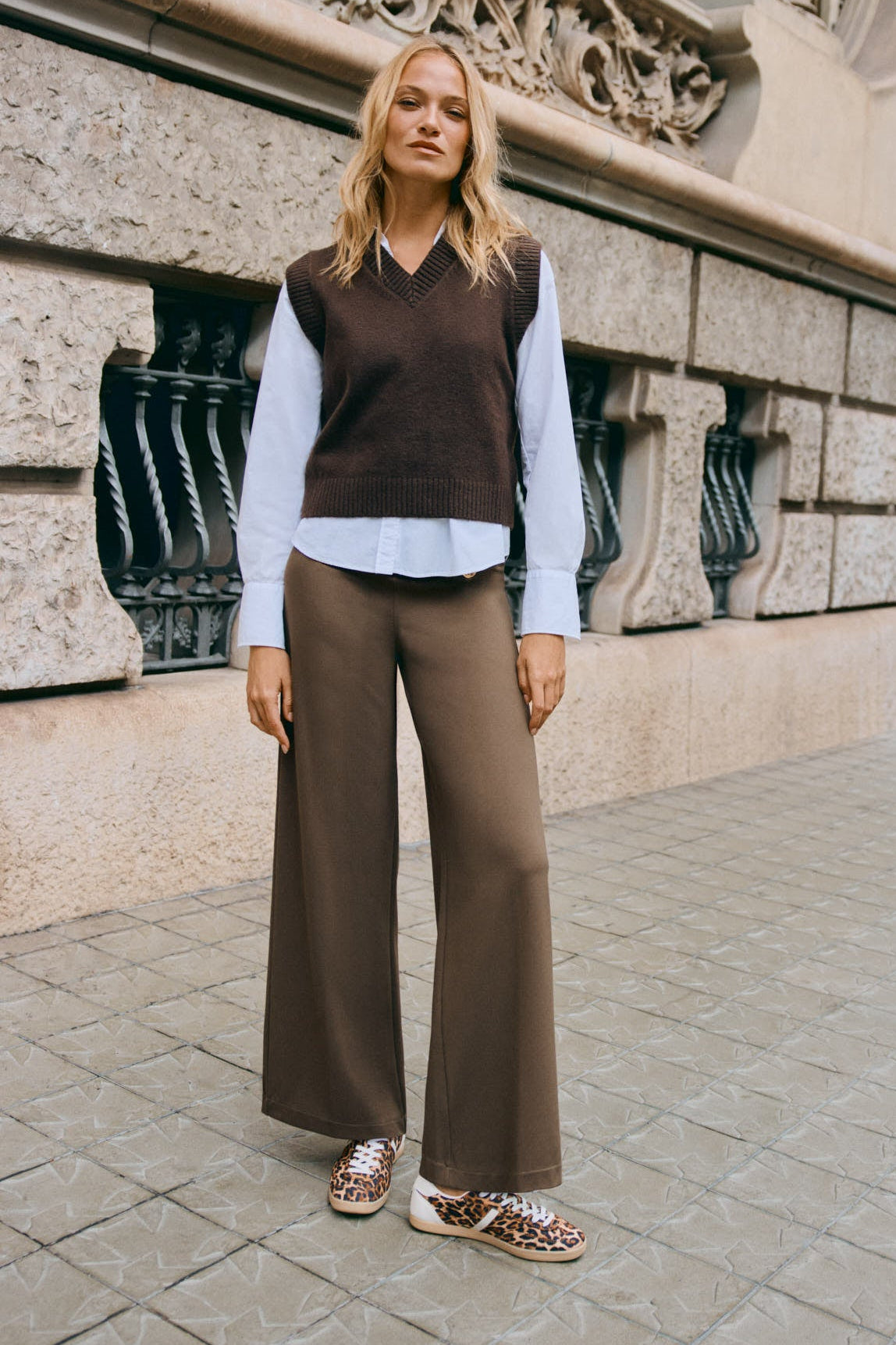 High-rise wide-leg trousers with decorative buttons, olive green