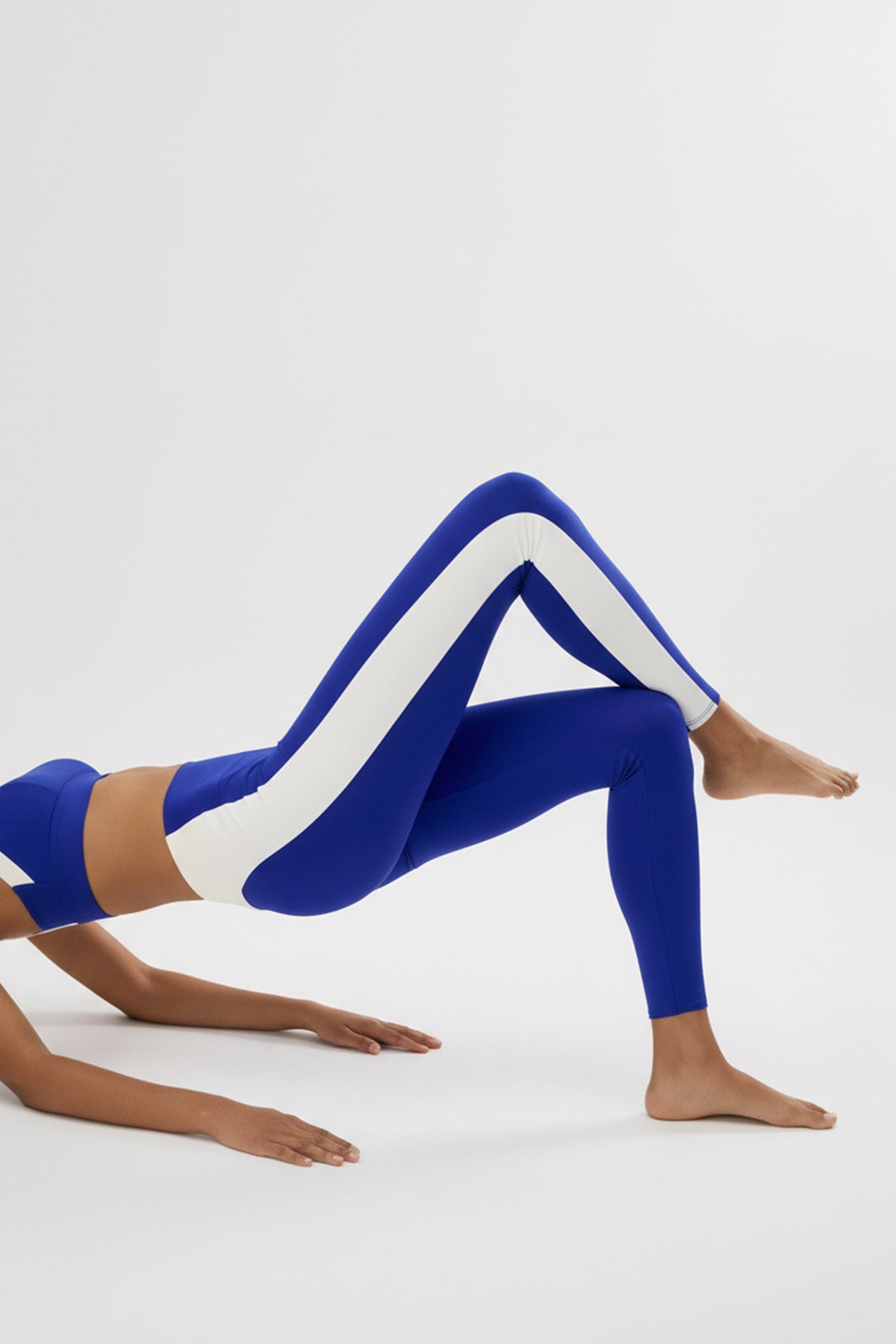 PREVENTA Leggings deportivos largos efecto push-up azul con franja en contraste - Ysabel Mora