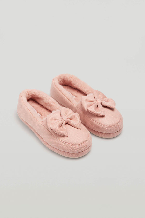 Closed bow slippers