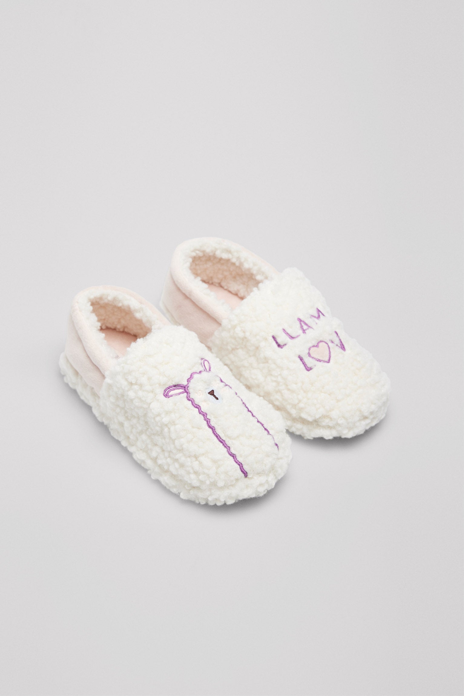 Llama love closed house slippers