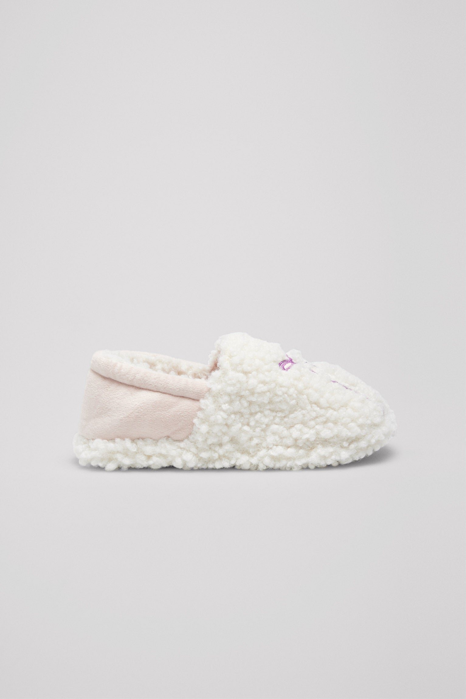 Llama love closed house slippers