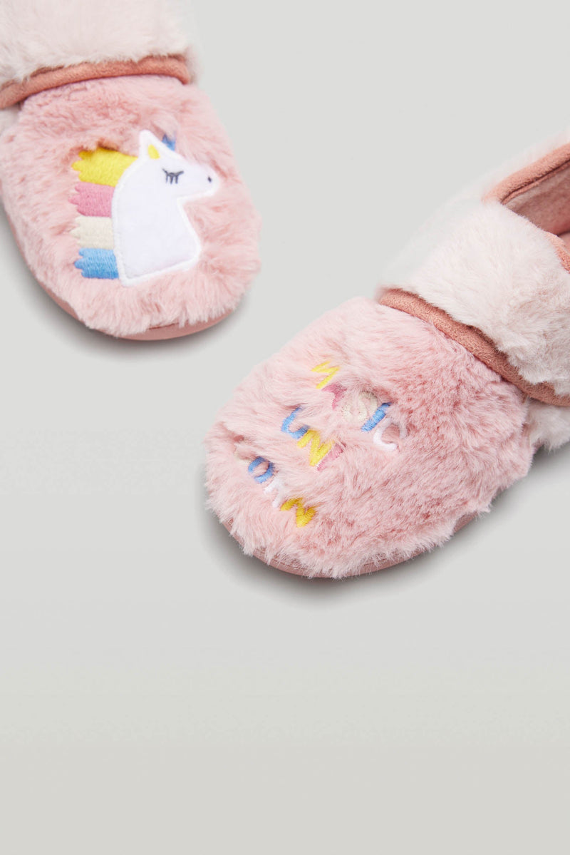 Children's slippers with adhesive closure